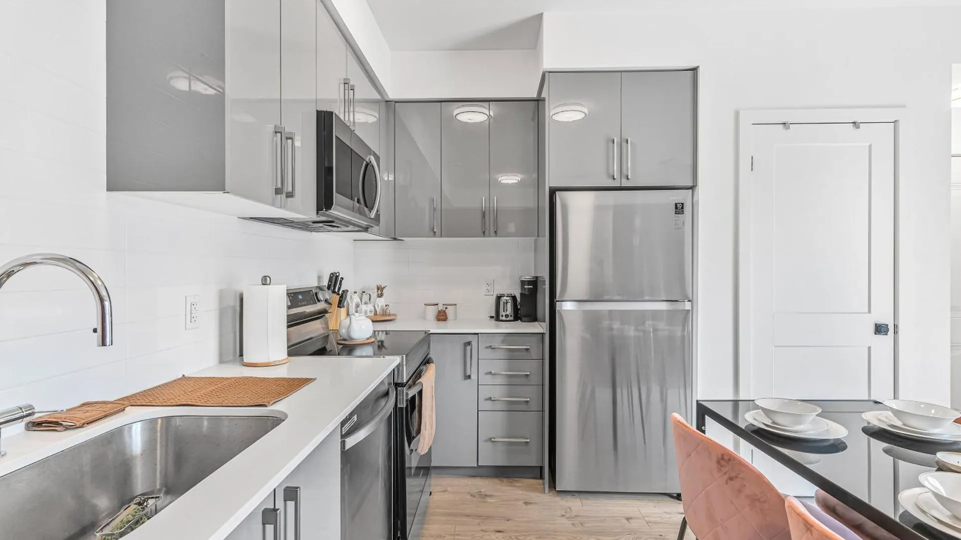 Vibrant 2Br Gateway With Free Parking & 7 Mins To The Falls شلالات نياغارا 0*,